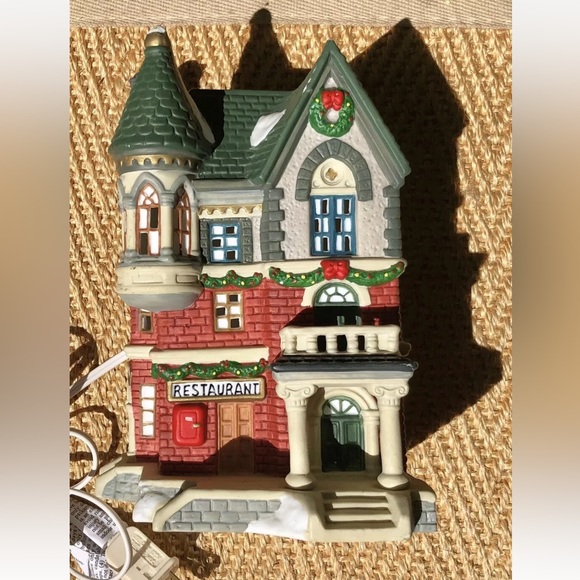 Vintage Fine Porcelain Christmas Village Restaurant 6" x 6" Lighted Ps2 - Picture 8 of 8